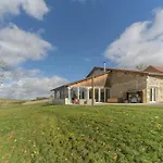 Holiday home Hameau Grande Varenne - De Charme Avec Piscine Charroux-d'Allier