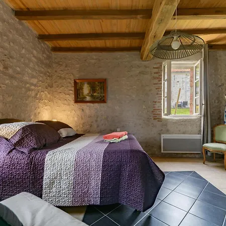 Hameau Grande Varenne - De Charme Avec Piscine 펜션