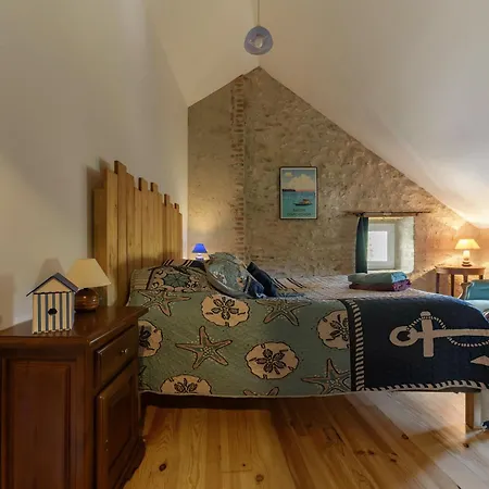 Hameau Grande Varenne - De Charme Avec Piscine 펜션 Charroux-dʼAllier