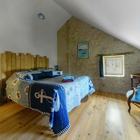 Hameau Grande Varenne - De Charme Avec Piscine * Charroux-dʼAllier